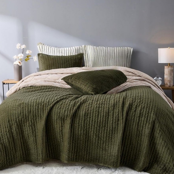 Queen Size Army Green Striped Velvet Quilted Coverlet Bedspread Shams Quilt Set - Picture 8 of 14